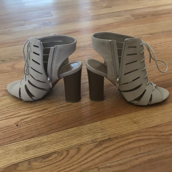 Lace Up Block Heels Size 7 Worn Once - Picture 4 of 5